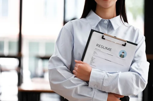 business-woman-holding-clipboard-with-sample-resume